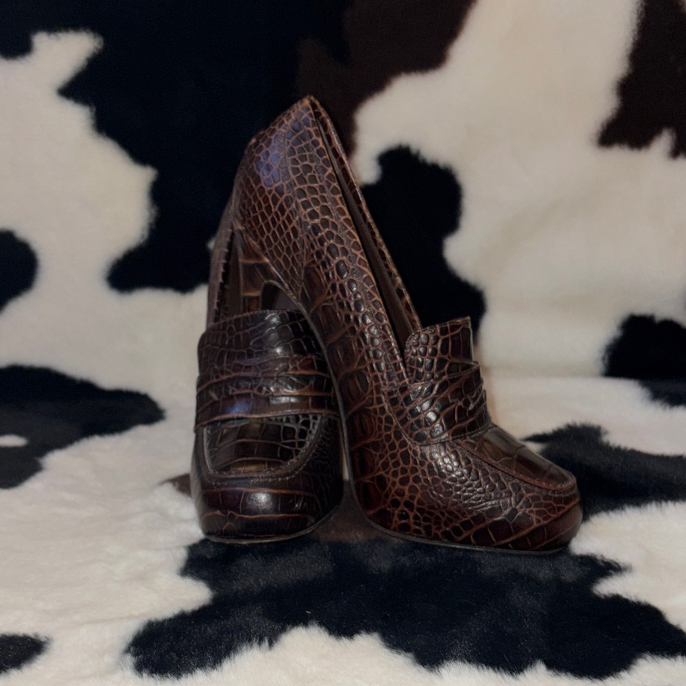 Vera Wang Lavender Label Dark Brown Crocodile Heels